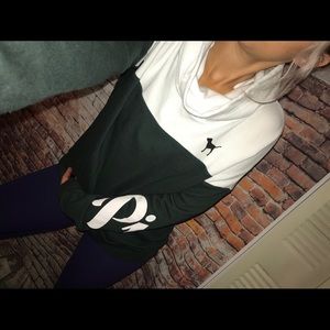 EUC! Vs pink cowl neck Sz M